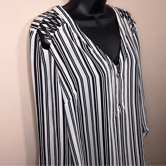 XL Juniors Candies Black White Striped Blouse Vneck Toggle Zip Neckline Cutout - Picture 8 of 16